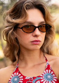 Komono DORIS Havana Amber Sunglasses — Tortoiseshell sunglasses on model — MYFASHIONFRUIT