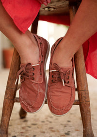 Old Alheli Boat Shoes — Pink canvas shoes on model, detail — MYFASHIONFRUIT