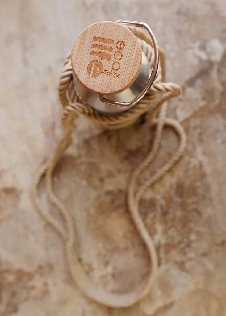 Rope Bottle Holder 0,5L — Detail of wood lid and rope — MYFASHIONFRUIT