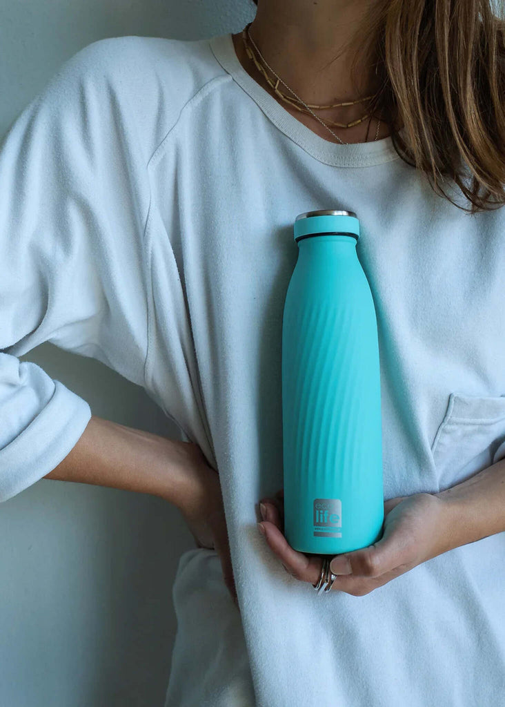 Ecolife Ciel Thermos — Turquoise bottle on model — MYFASHIONFRUIT