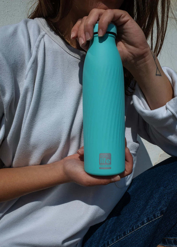 Ecolife Ciel Thermos — Turquoise thermos on model — MYFASHIONFRUIT