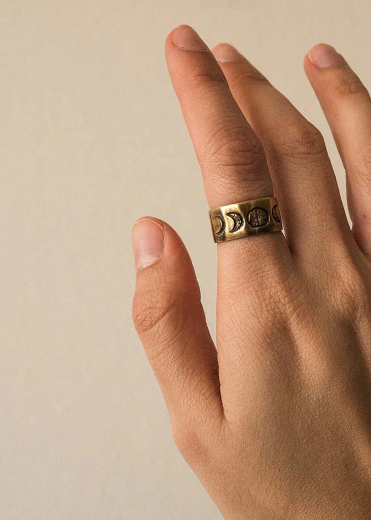 Moon Phases Ring — Gold detail on model — MYFASHIONFRUIT