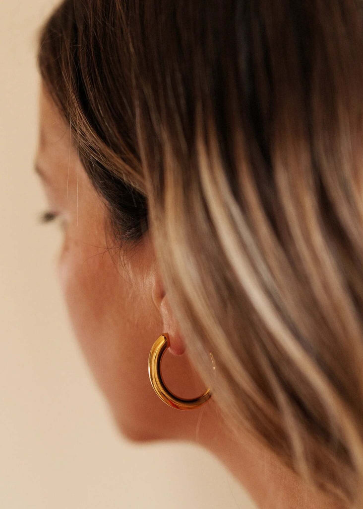Mia Hoops — Gold hoop earrings detail on model — MYFASHIONFRUIT