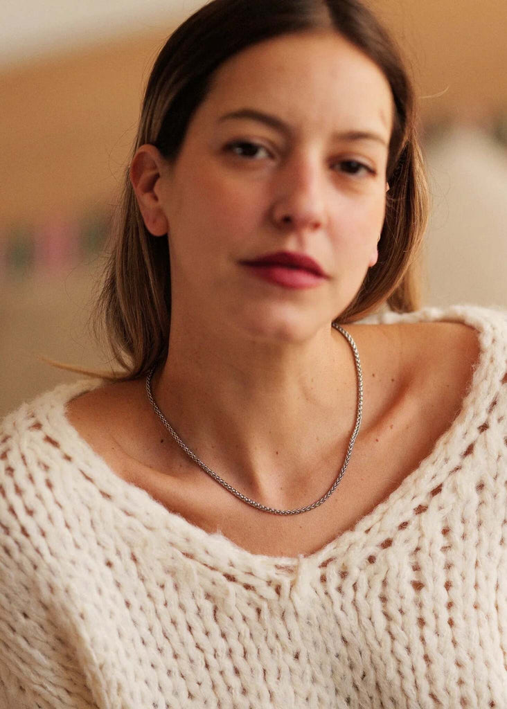 Clara Neckchain — Silver chain on model — MYFASHIONFRUIT