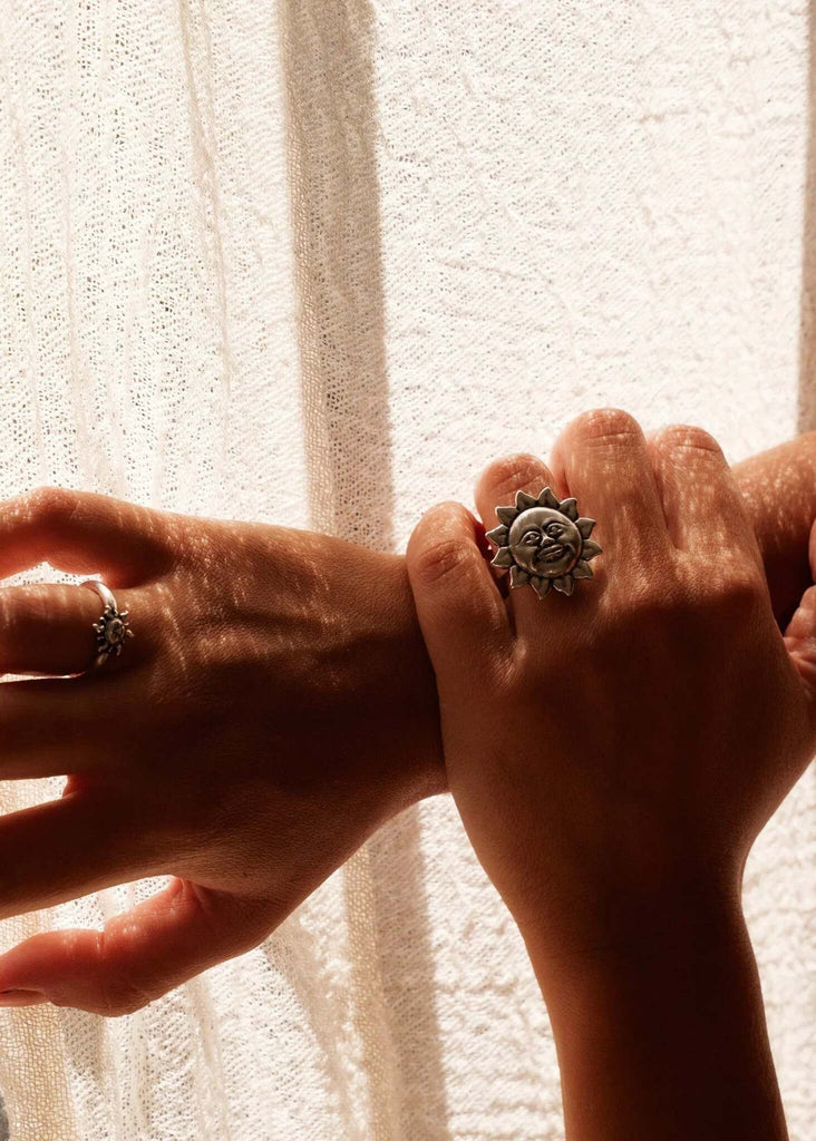 Ari Ring — Silver sun rings on hands — MYFASHIONFRUIT