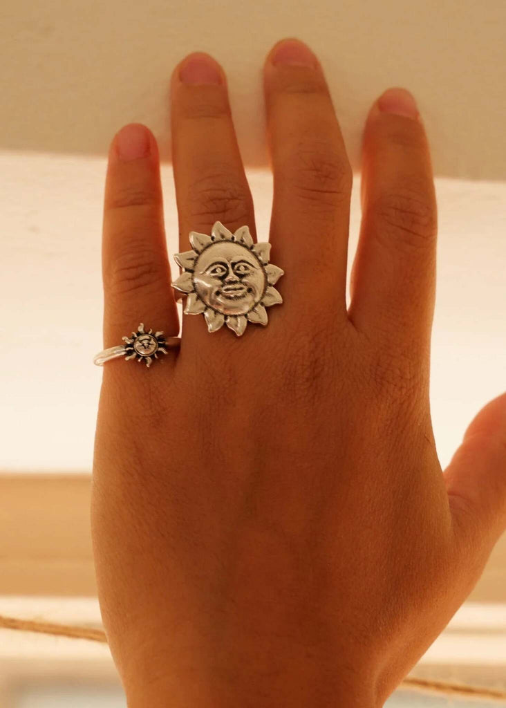 Saulė Ring — Silver sun rings on hand — MYFASHIONFRUIT
