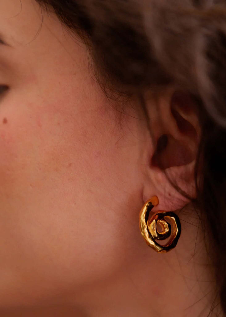 Aina Hoops — Gold twisted earrings on model — MYFASHIONFRUIT