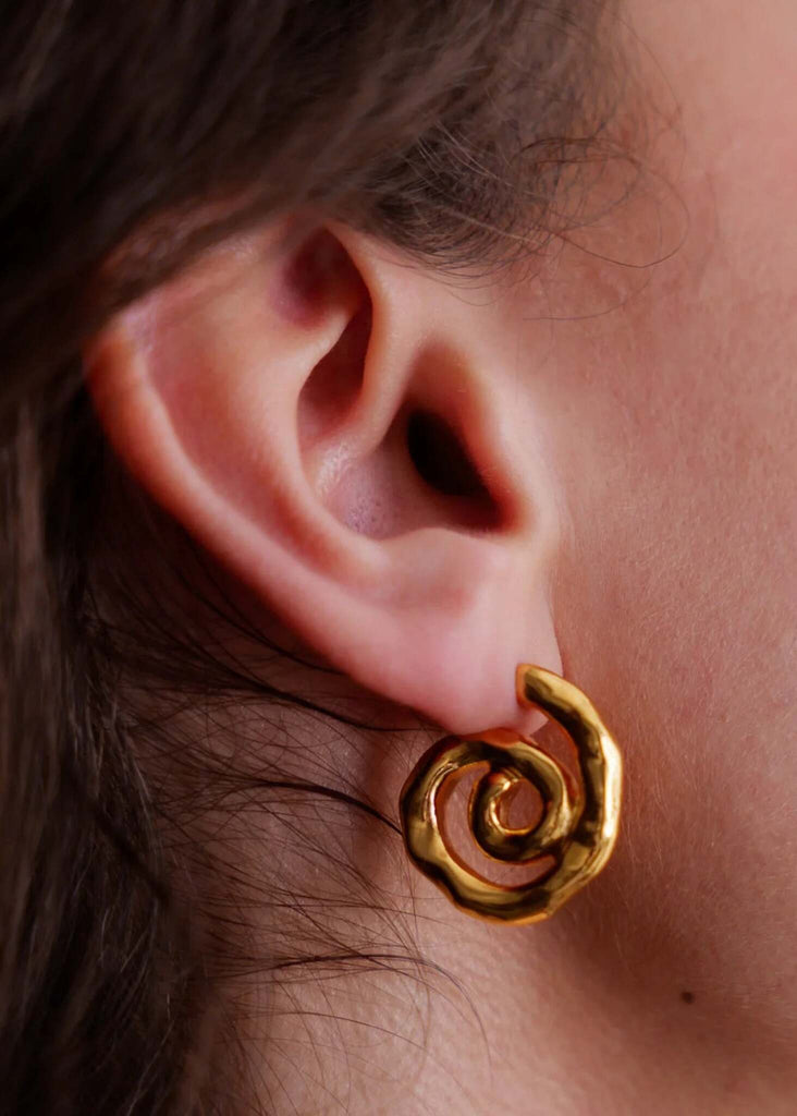Aina Hoops — gold spiral earring on model, detail — MYFASHIONFRUIT