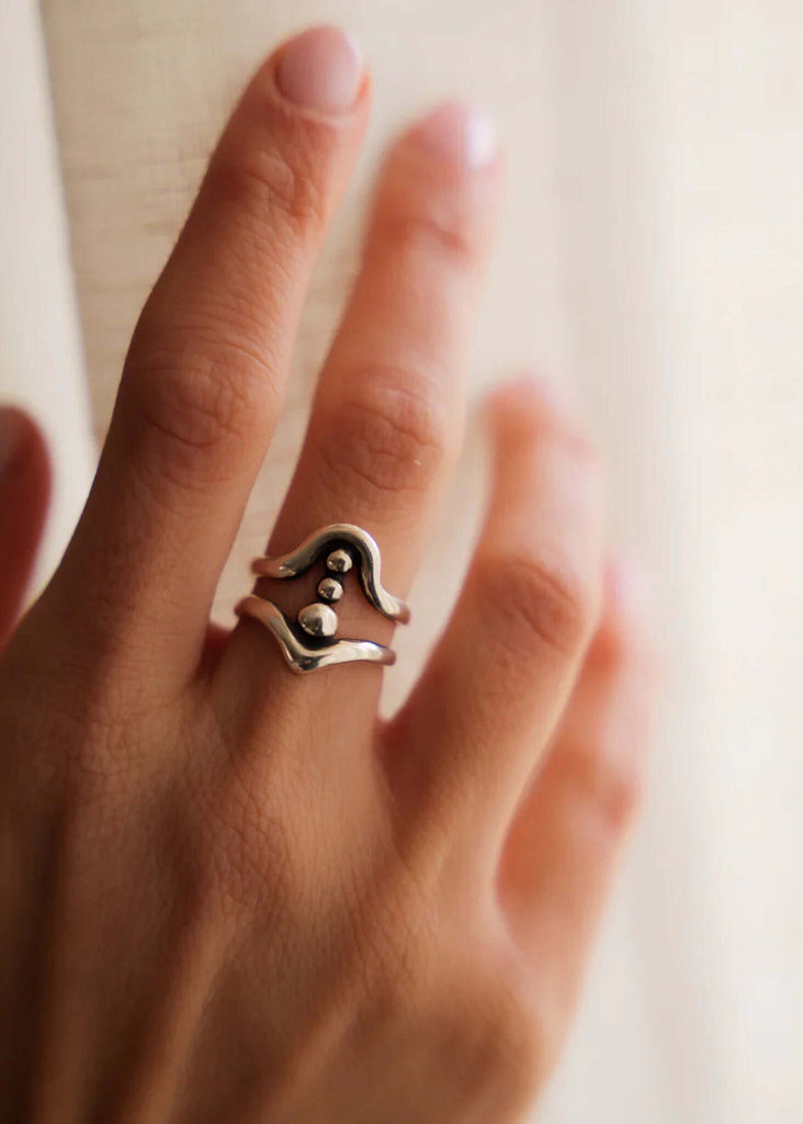 Apollo Ring - Silver ring on model, detail - MYFASHIONFRUIT