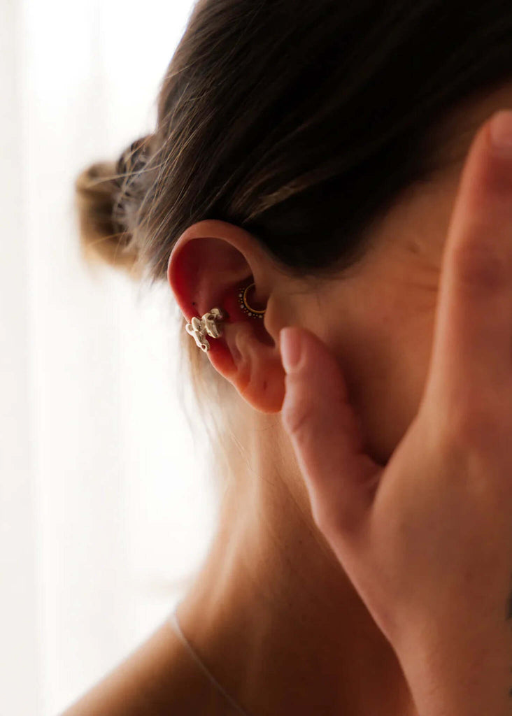 Tara Minimal Ear Cuff - Silver925 — silver ear cuff detail on model — MYFASHIONFRUIT