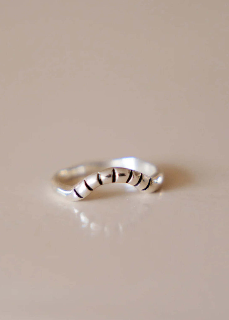 Solar Ring - Silver925 — Silver ring with etched lines, detail — MYFASHIONFRUIT