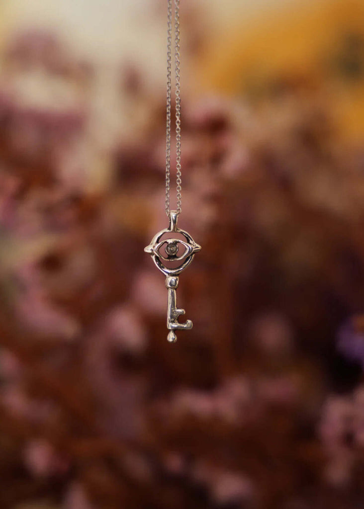 Loké Talisman — Silver key pendant necklace, detail — MYFASHIONFRUIT