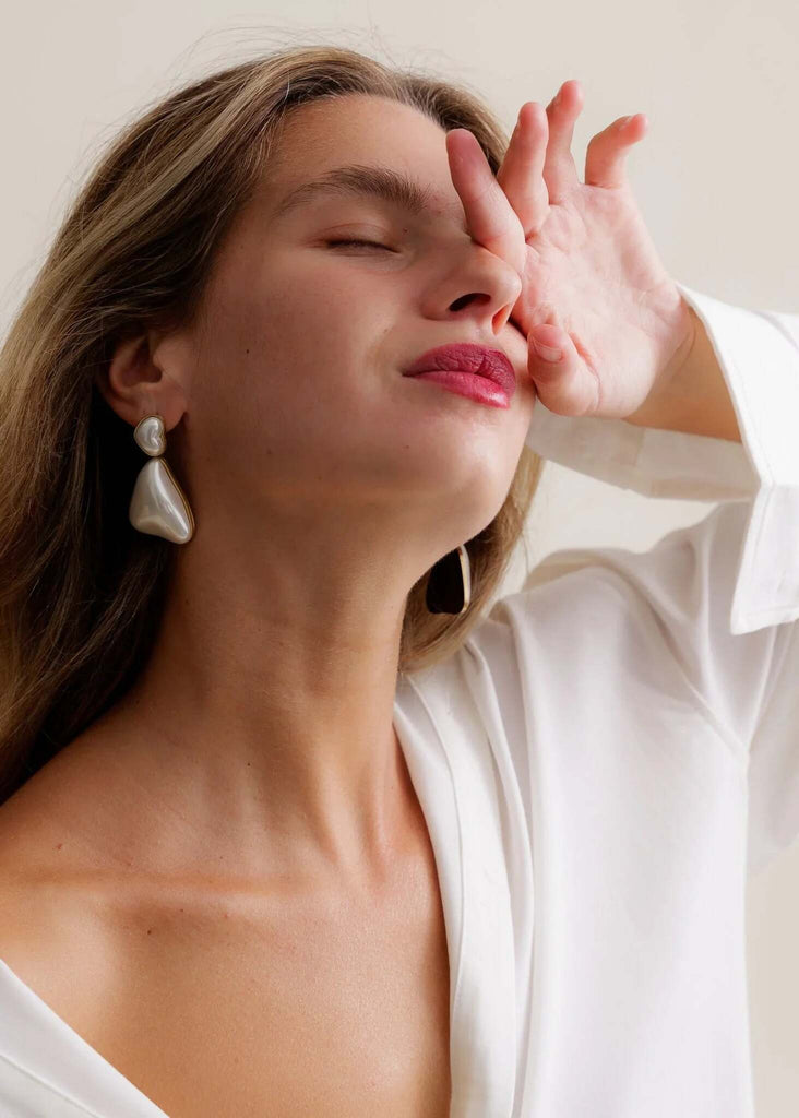 Marceline Earrings — Silver drop earrings on model — MYFASHIONFRUIT
