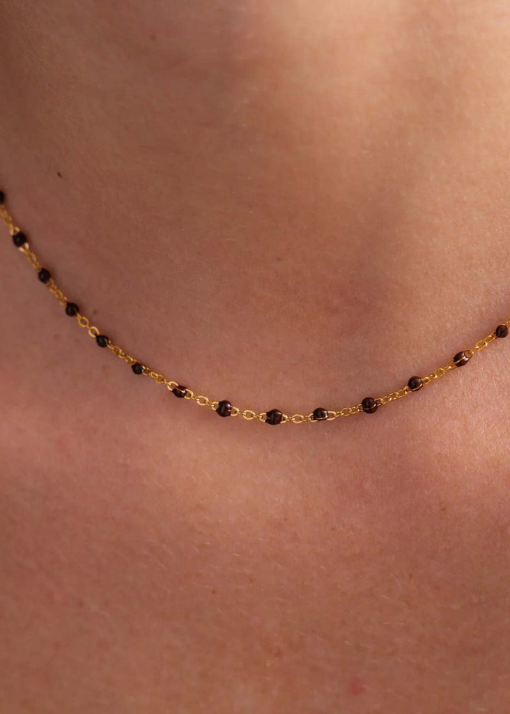 Dakota Necklace — Gold chain with black beads, on model, detail — MYFASHIONFRUIT