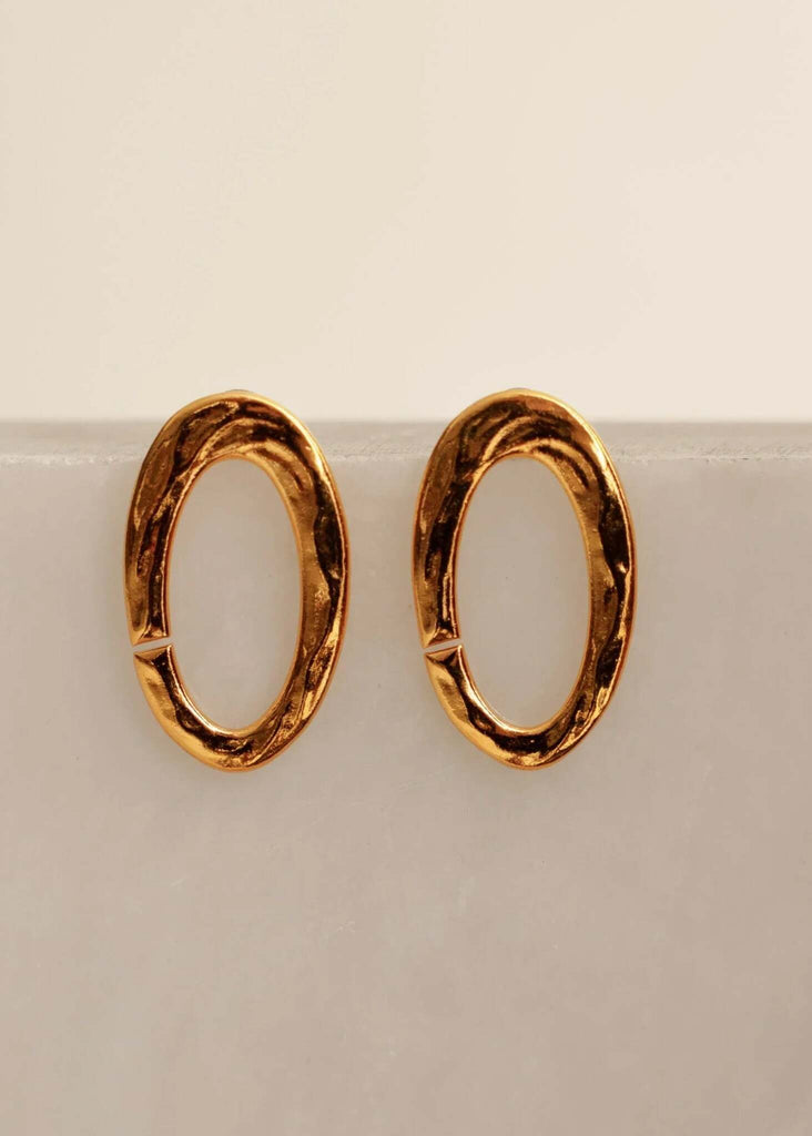 Kiah Earrings — Gold oval earrings, detail — MYFASHIONFRUIT