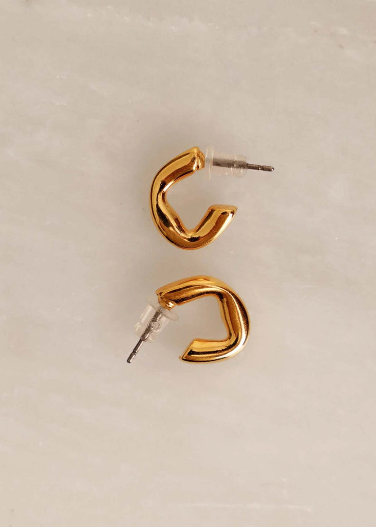 Hebe Hoops — Gold small C-shaped earrings, detail — MYFASHIONFRUIT