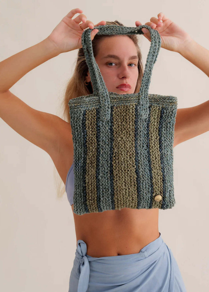 Crochet Striped Bag — striped knit bag on model — MYFASHIONFRUIT