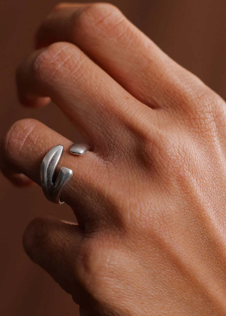 Tea Leaf Ring — Silver ring on finger, detail — MYFASHIONFRUIT