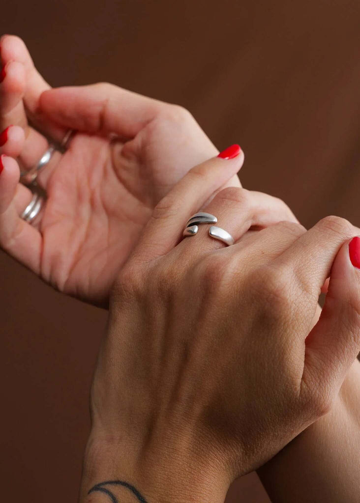 Tea Leaf Ring — Silver ring on model's finger — MYFASHIONFRUIT