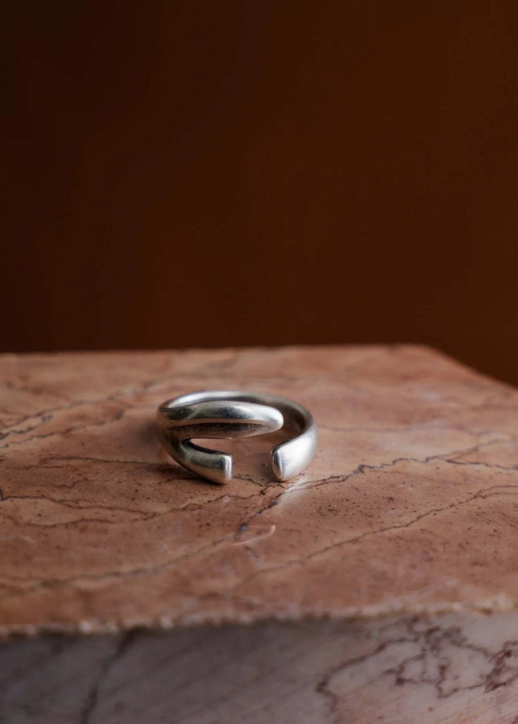Tea Leaf Ring — Detail of silver modern ring — MYFASHIONFRUIT