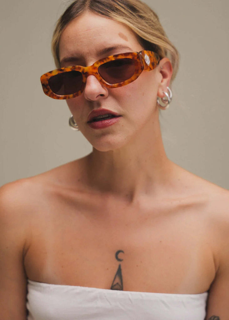 Komono REX Sun Storm Sunglasses — tortoiseshell on model — MYFASHIONFRUIT