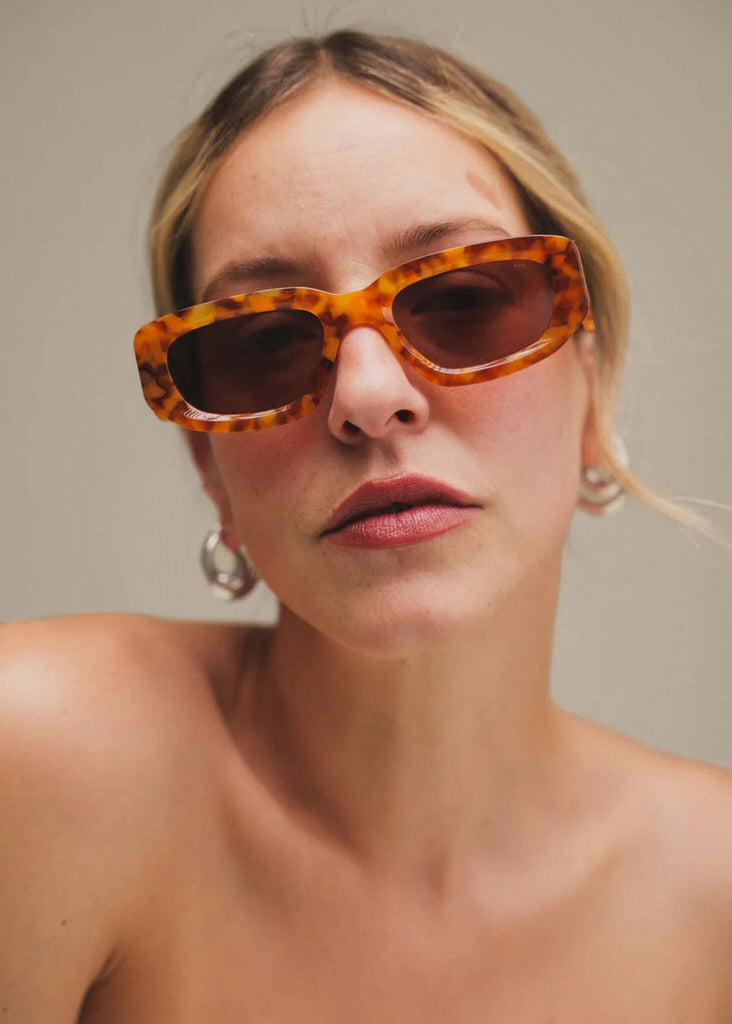 Komono REX Sun Storm Sunglasses — on model — Tortoiseshell frame — MYFASHIONFRUIT