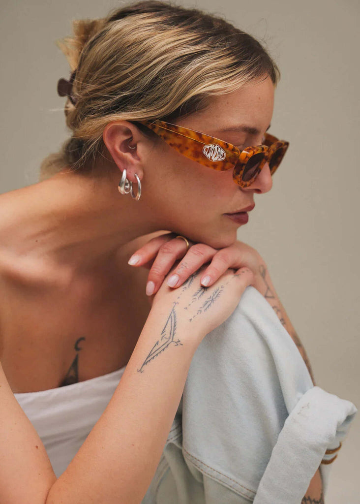 Komono REX Sun Storm Sunglasses — Tortoiseshell sunglasses on model — MYFASHIONFRUIT
