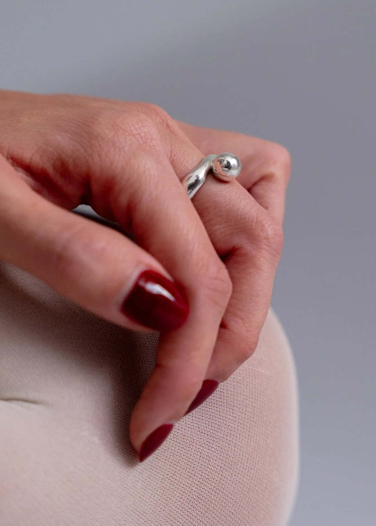 Nausicaa Ring — Silver ring with round detail on model — MYFASHIONFRUIT