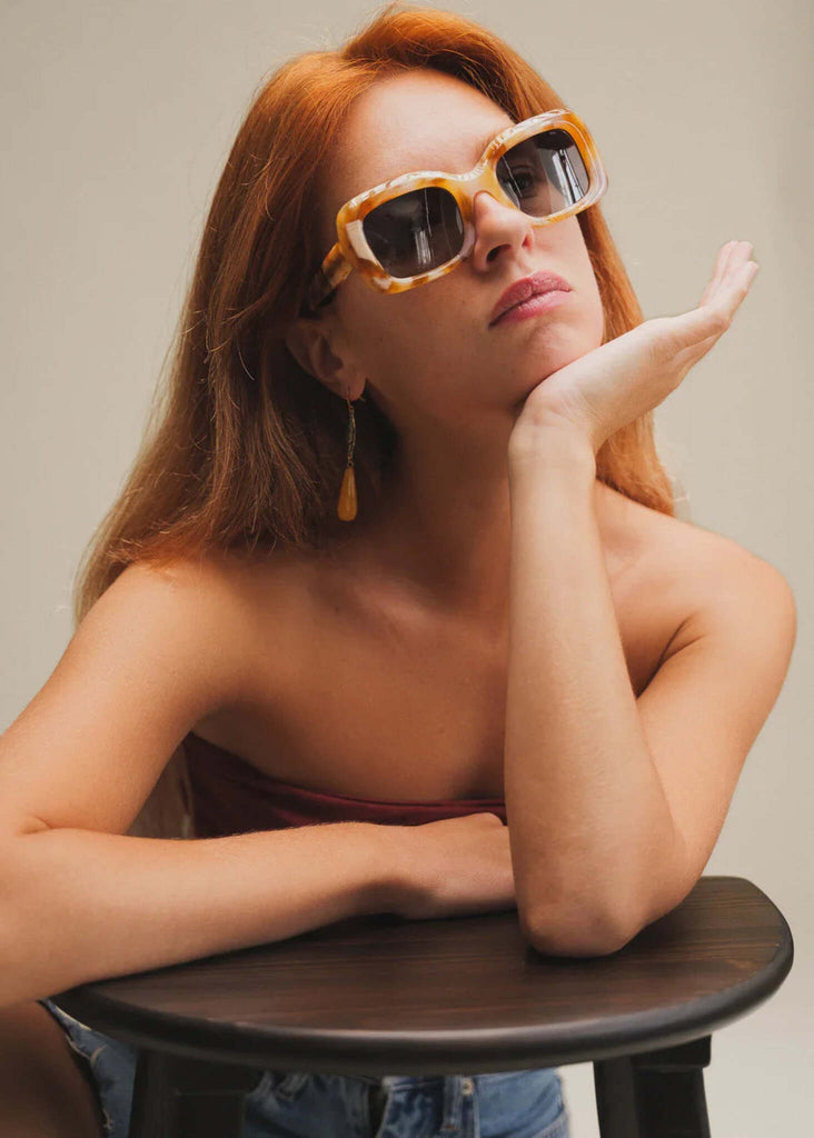 Komono IVY Vintage Autumn Sunglasses — on model, marbled frame — MYFASHIONFRUIT
