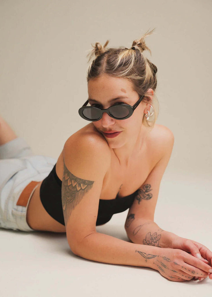 Komono ANA Black Sunglasses — on model, oval black frames — MYFASHIONFRUIT