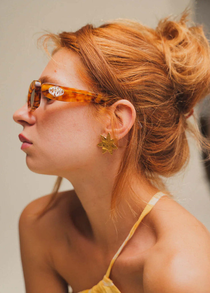 Komono MOE Sun Storm Sunglasses — on model, tortoise frame — MYFASHIONFRUIT