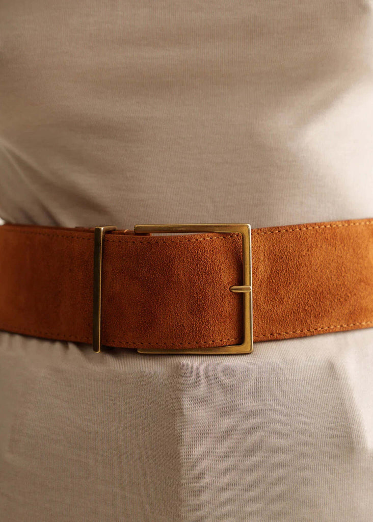 Sibylle Belt — Brown suede belt with gold buckle on model — MYFASHIONFRUIT