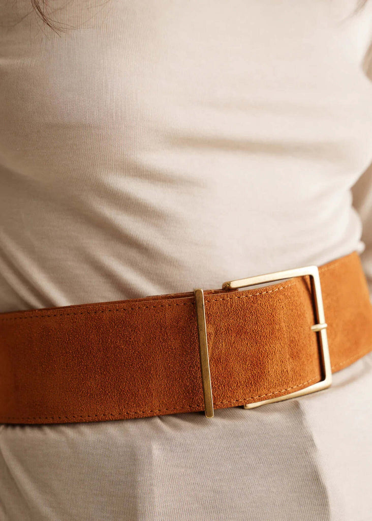 Sibylle Belt — Brown suede belt with gold buckle on model — MYFASHIONFRUIT