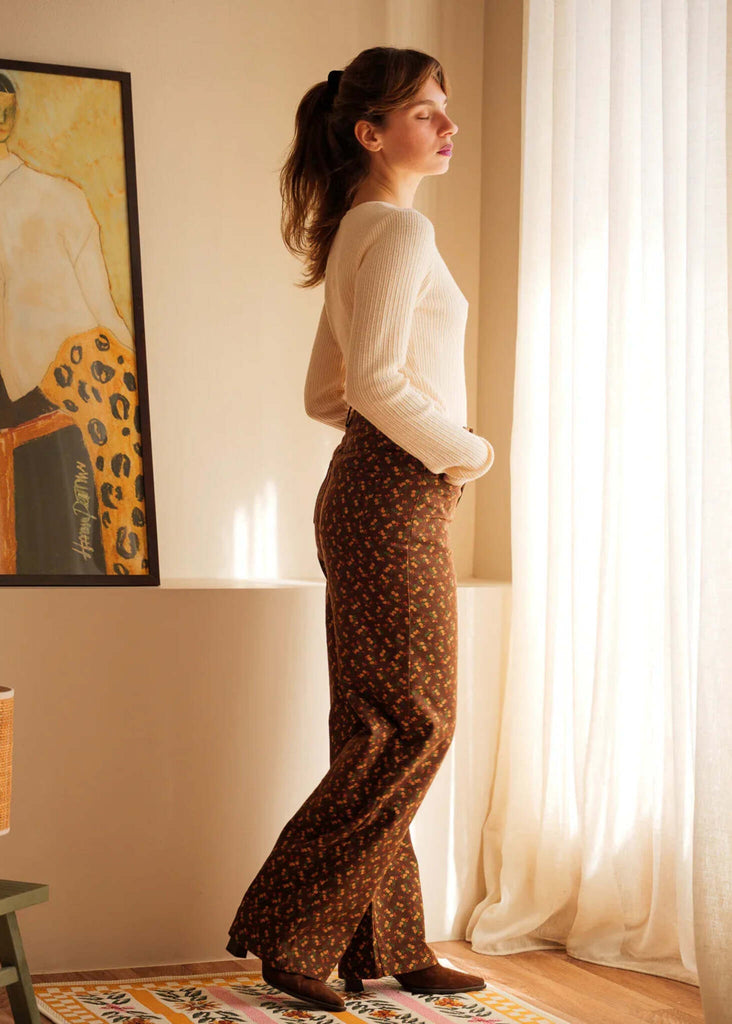 Cassia Jeans — Floral brown pants on model — MYFASHIONFRUIT