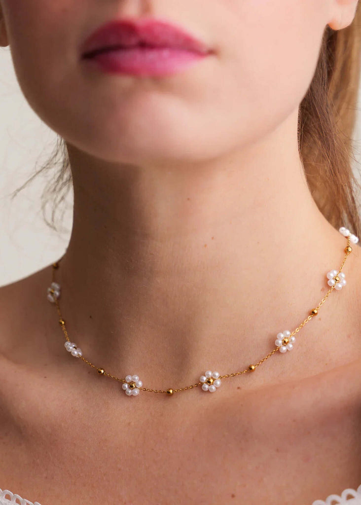 Margarida Necklace — Gold floral necklace on model — MYFASHIONFRUIT