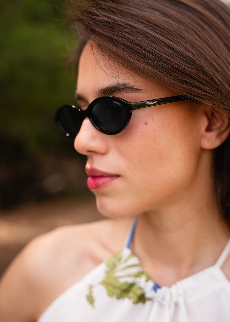 Komono DORIS Black Sunglasses — Black sunglasses on model — MYFASHIONFRUIT