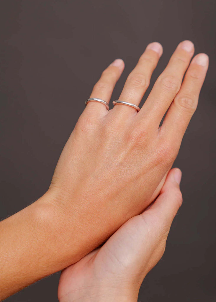Bebe Set of 2 Rings — Silver rings on model — MYFASHIONFRUIT
