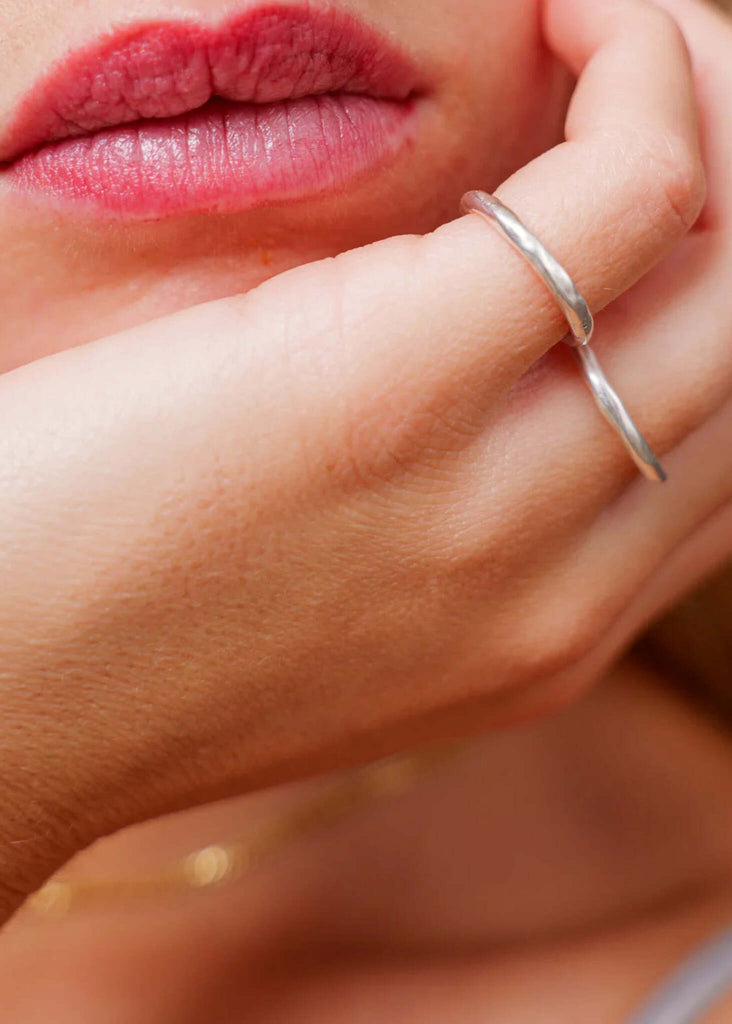 Bebe Set of 2 Rings — silver rings on model, detail — MYFASHIONFRUIT