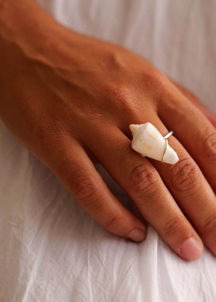 Naiad Ring — White seashell ring on model — MYFASHIONFRUIT