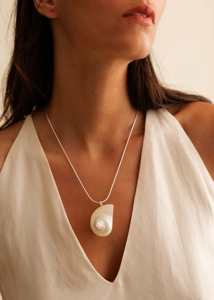 Ianassa Necklace — Shell pendant on silver chain, on model — MYFASHIONFRUIT