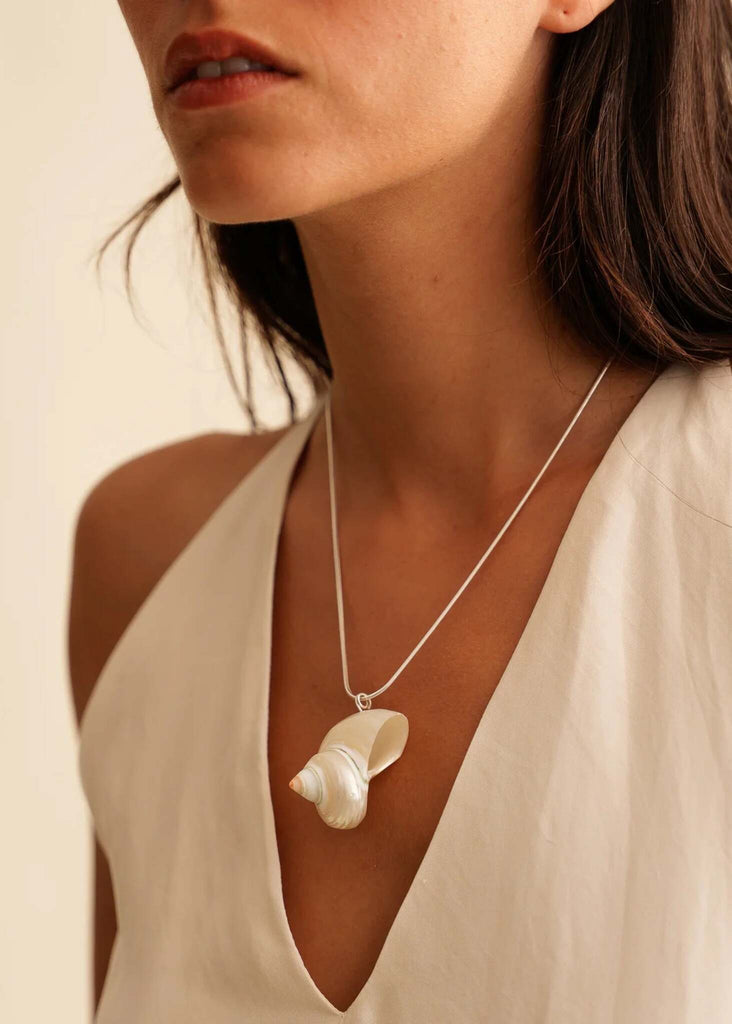Ianassa Necklace — Shell pendant on model — MYFASHIONFRUIT