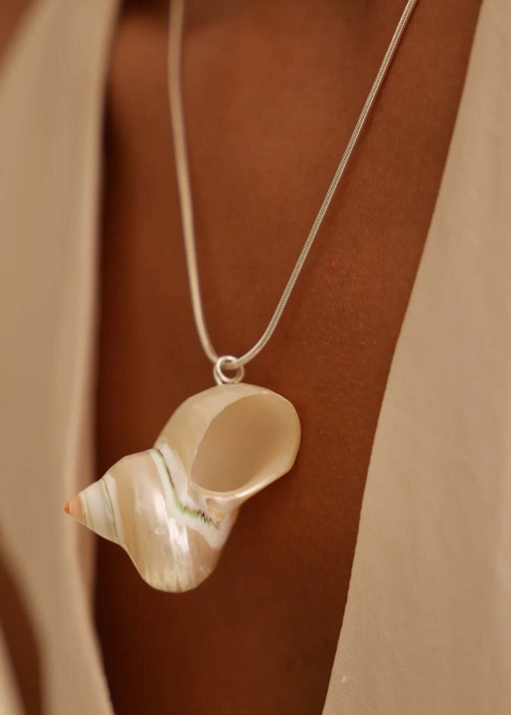 Ianassa Necklace — Seashell pendant on model, detail — MYFASHIONFRUIT