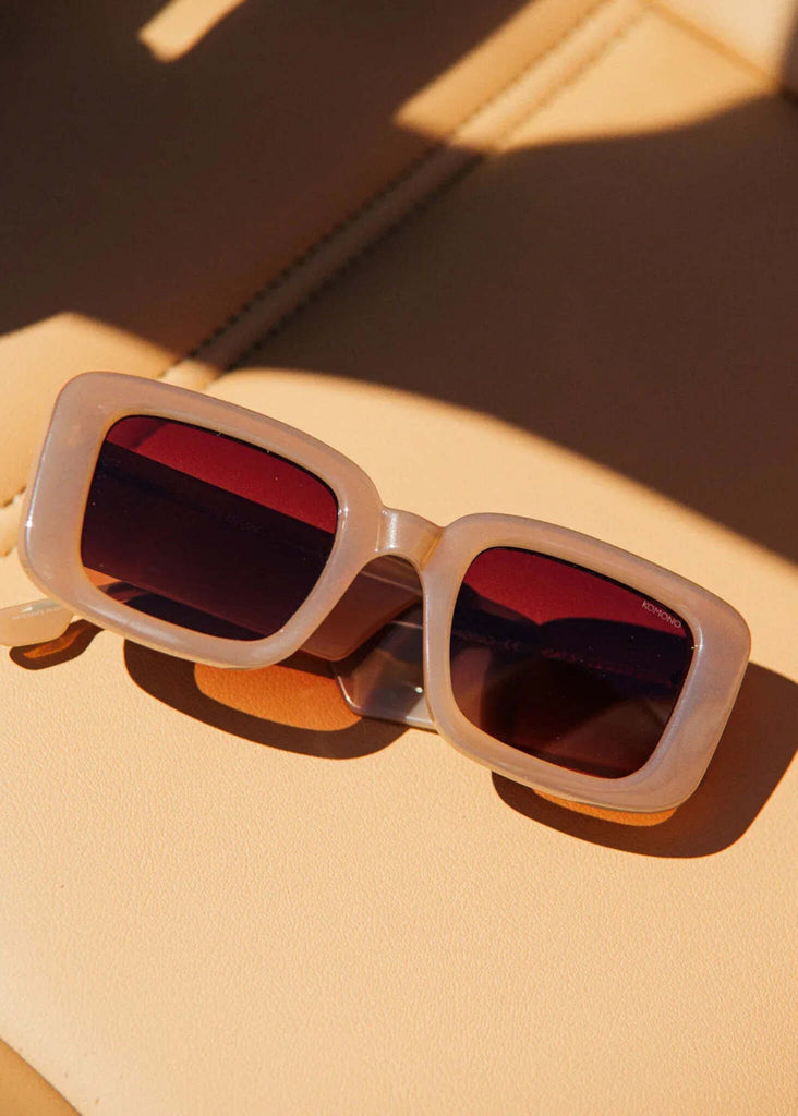 Komono AVERY Sahara Sunglasses — Rectangular sunglasses, detail — MYFASHIONFRUIT