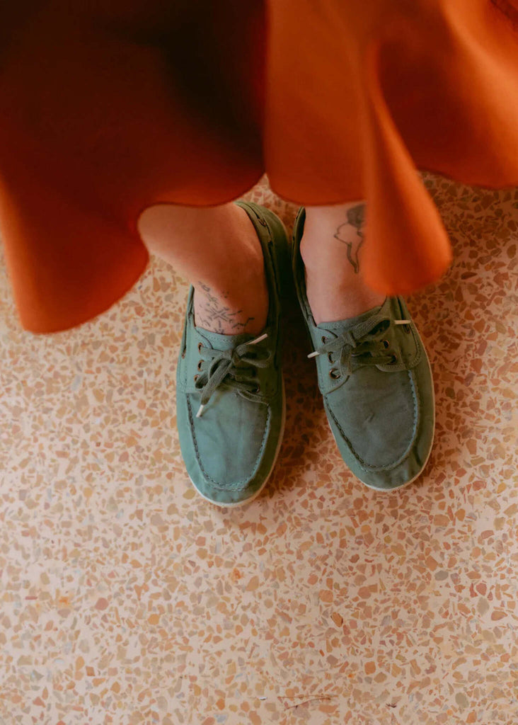 Old Alheli Boat Shoes — Green shoes on model, detail — MYFASHIONFRUIT