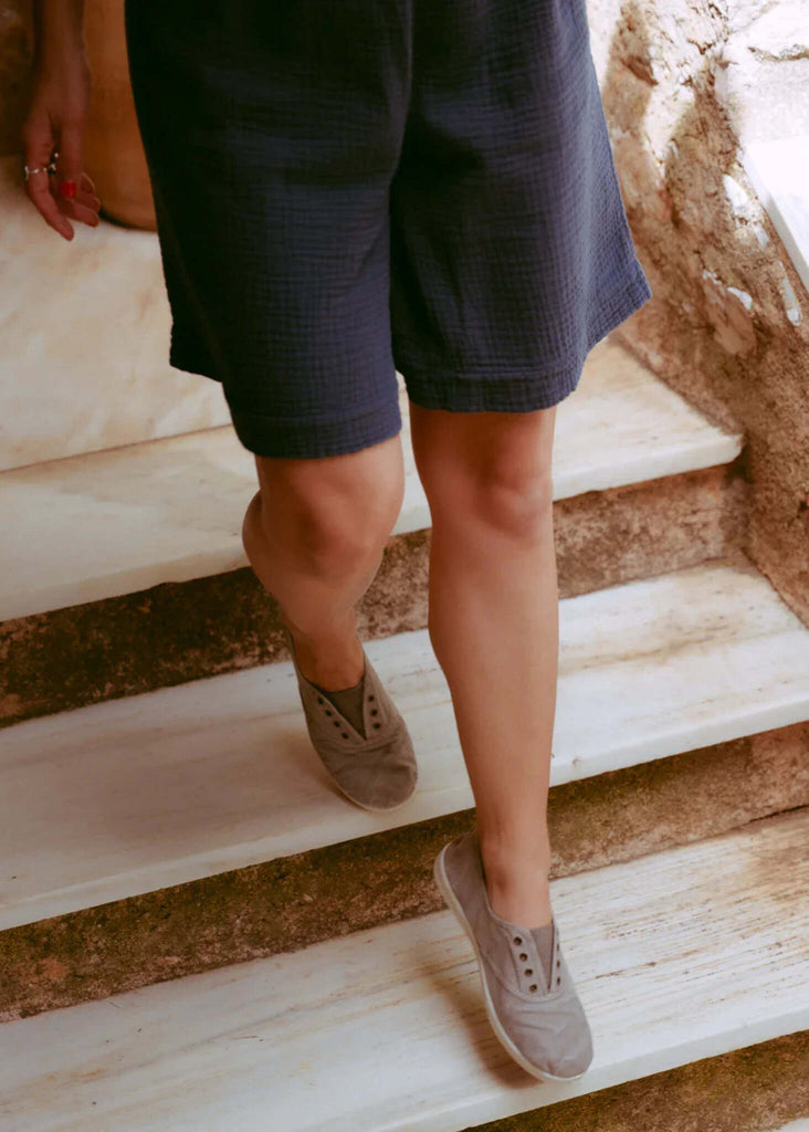 Old Arum Sneakers — Gray sneakers on model — MYFASHIONFRUIT