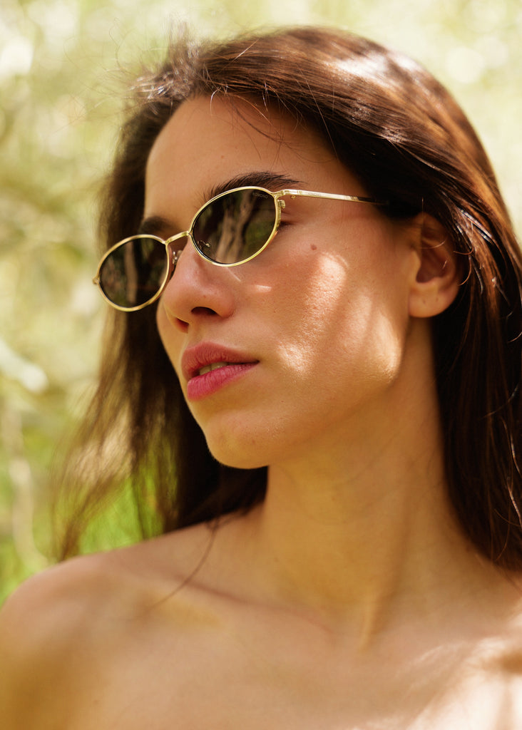Komono TYLA Sunglasses — Model wearing gold oval sunglasses — MYFASHIONFRUIT