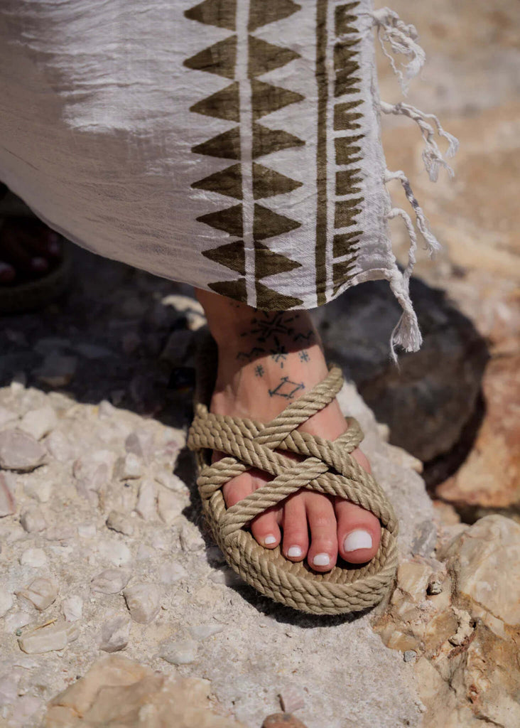 Slip On Camel Sandals — Rope sandals detail — MYFASHIONFRUIT