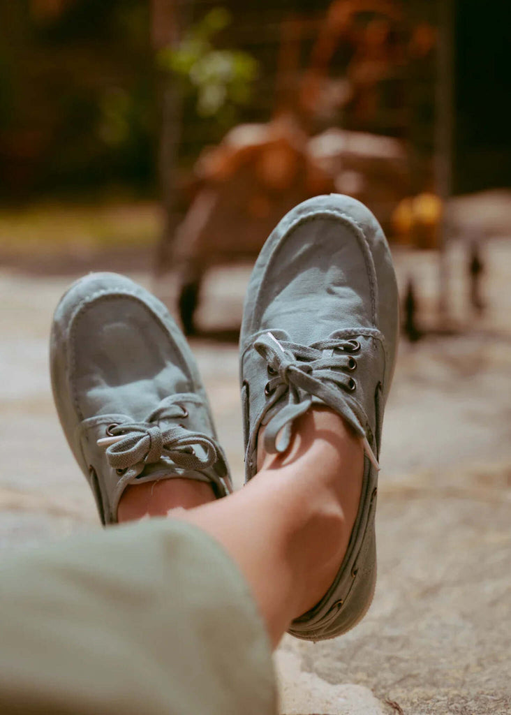 Old Alheli Boat Shoes — grey shoes on model, detail — MYFASHIONFRUIT