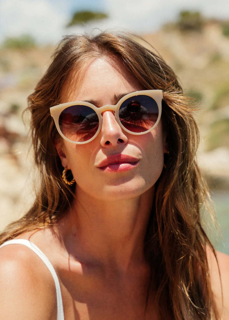 Komono LULU Metal Sahara Sunglasses — on model — beige frames, brown lens — MYFASHIONFRUIT