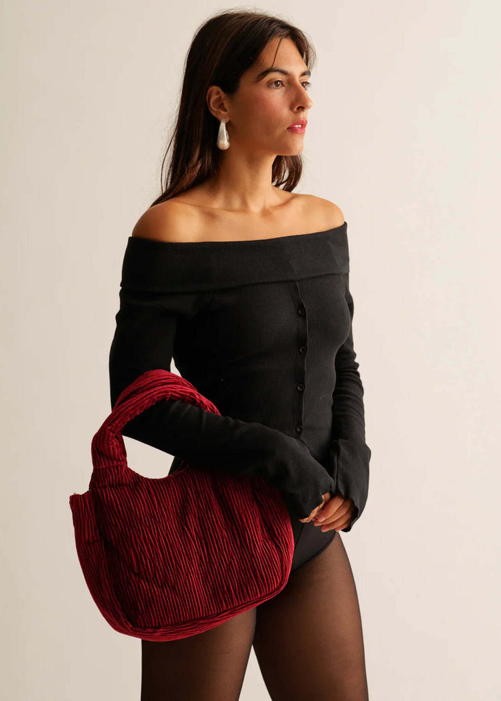 Maryse Bag — Red pleated bag, on model — MYFASHIONFRUIT